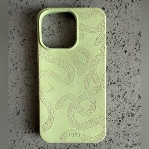 Pela iPhone 13 pro green snake case 🐍